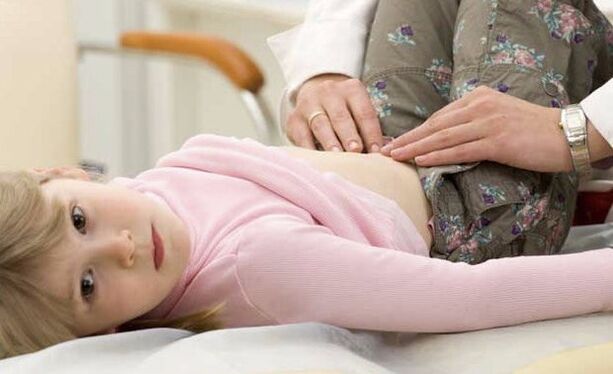 A child at a reception in a helmitologist